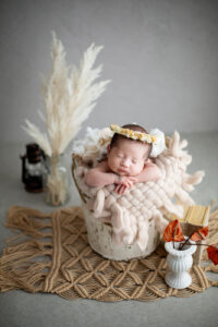 新生児フォト_季節のニューボーンフォト_チンオンハンズ（吹田のフォトスタジオふみる）