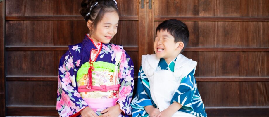 七五三の着物を着た姉弟の記念フォト（豊中市のフォトスタジオふみる）