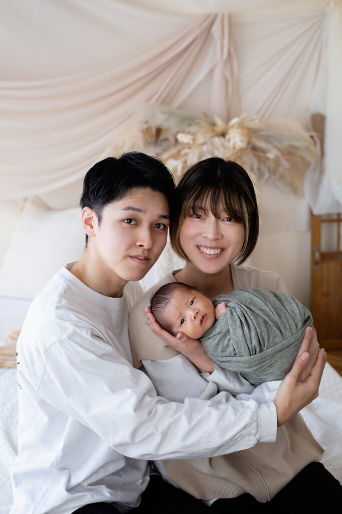 ニューボーンフォトの家族写真
