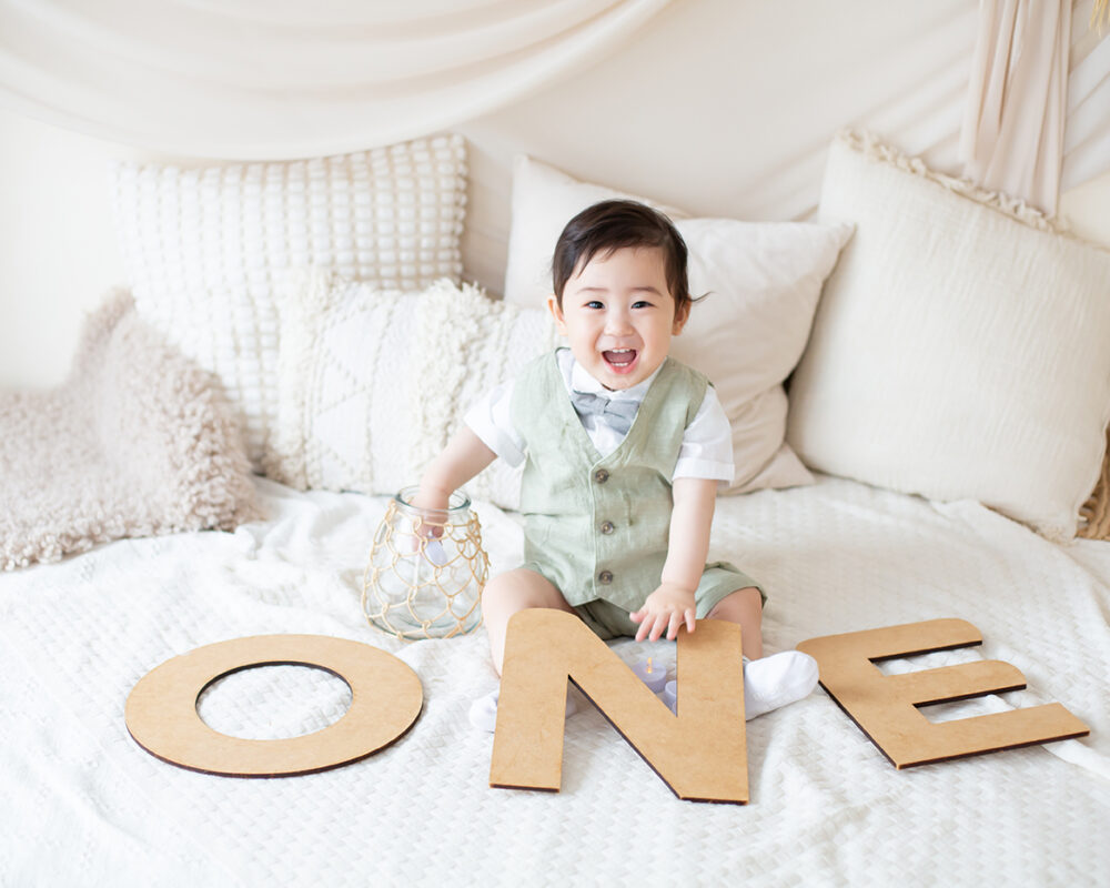 笑顔の1歳バースデーフォト（豊中市のフォトスタジオ）