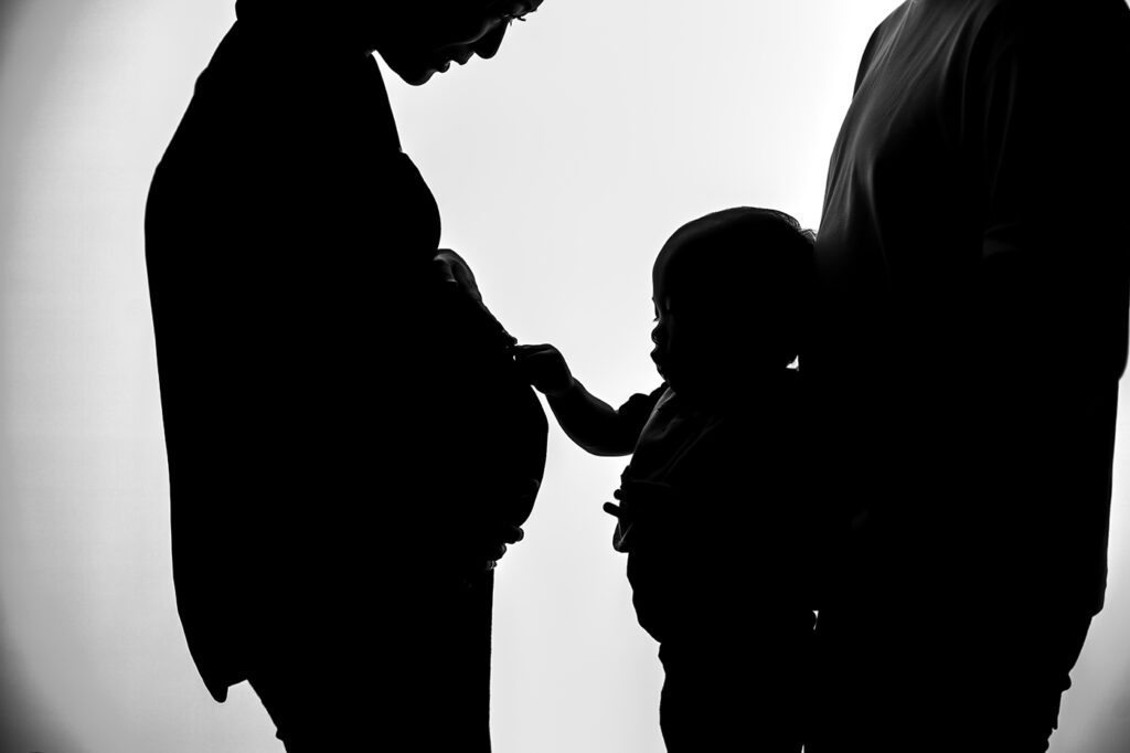 マタニティフォト・シルエット・お子様とのマタニティフォトでもシルエット◎