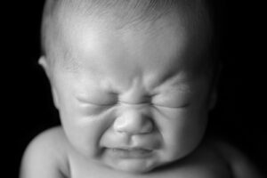 生後10日の男の子赤ちゃんニューボーンフォト_お顔アップ（吹田のフォトスタジオふみる）