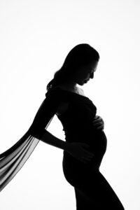 大阪北摂吹田のフォトスタジオFumiruで残す｜自然体だけど上質なマタニティフォト｜シルエット｜かっこいい系マタニティフォト