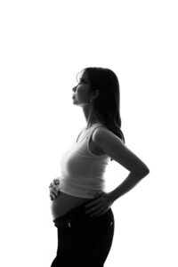 大阪北摂吹田のフォトスタジオFumiruで残す｜自然体だけど上質なマタニティフォト｜かっこいい系マタニティフォト