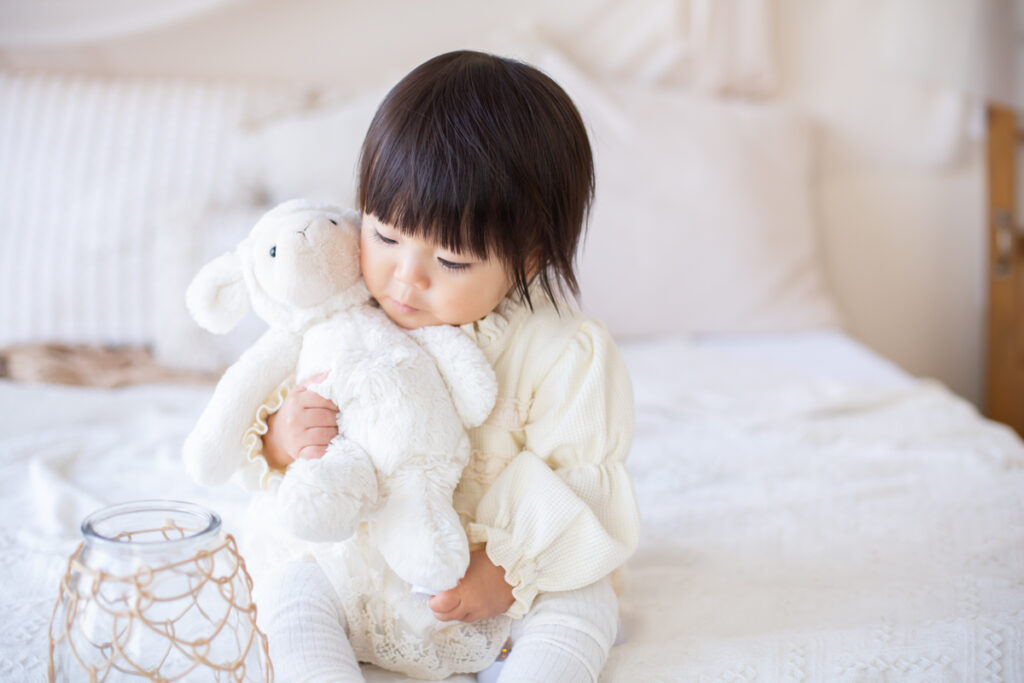 大阪お誕生日撮影｜吹田の1日2組限定プライベートフォトスタジオで残す、バースデーフォト｜1歳女の子ファーストトイ