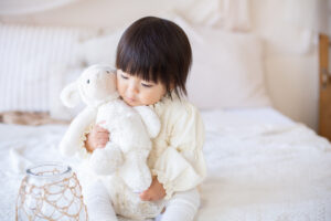 大阪お誕生日撮影｜吹田の1日2組限定プライベートフォトスタジオで残す、バースデーフォト｜1歳女の子ファーストトイ