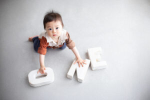 大阪お誕生日撮影｜吹田の1日2組限定プライベートフォトスタジオで残す、バースデーフォト｜1歳男の子ONEオブジェ