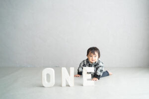 大阪お誕生日撮影｜吹田の1日2組限定プライベートフォトスタジオで残す、バースデーフォト｜1歳男の子とONEオブジェ