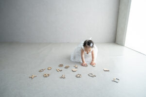 大阪お誕生日撮影｜吹田の1日2組限定プライベートフォトスタジオで残す、バースデーフォト｜1歳女の子選び取り