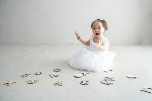 大阪お誕生日撮影｜吹田の1日2組限定プライベートフォトスタジオで残す、バースデーフォト｜1歳女の子選び取り